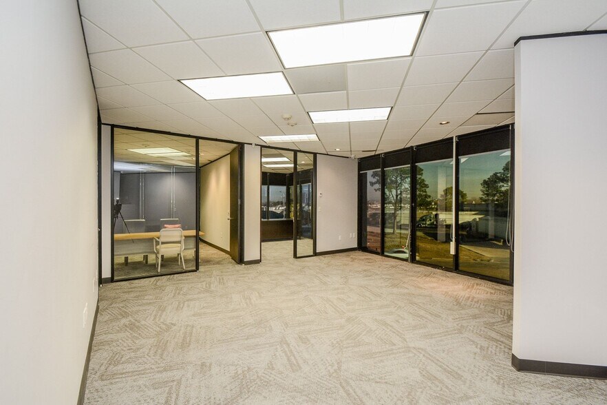 More Photos Of 6100 Corporate Dr, Houston Office For Sale