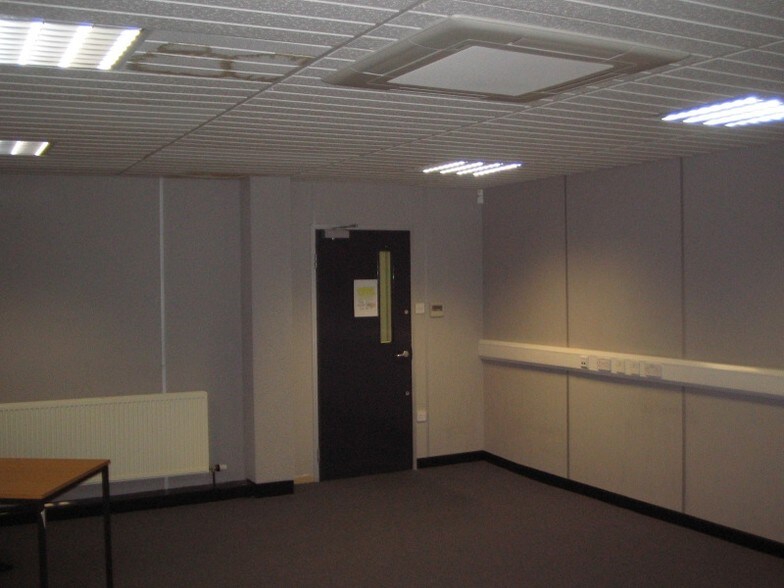 More Photos Of 35 Walmersley Rd, Bury Office For Lease