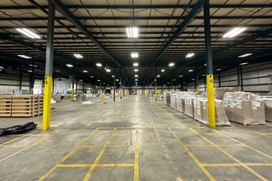 More Photos Of 11027 Kenwood Rd, Blue Ash Warehouse For Lease