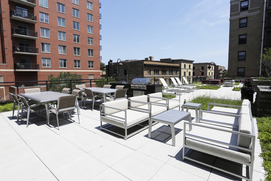 More Photos Of 847 Chicago Ave, Evanston Apartments For Lease