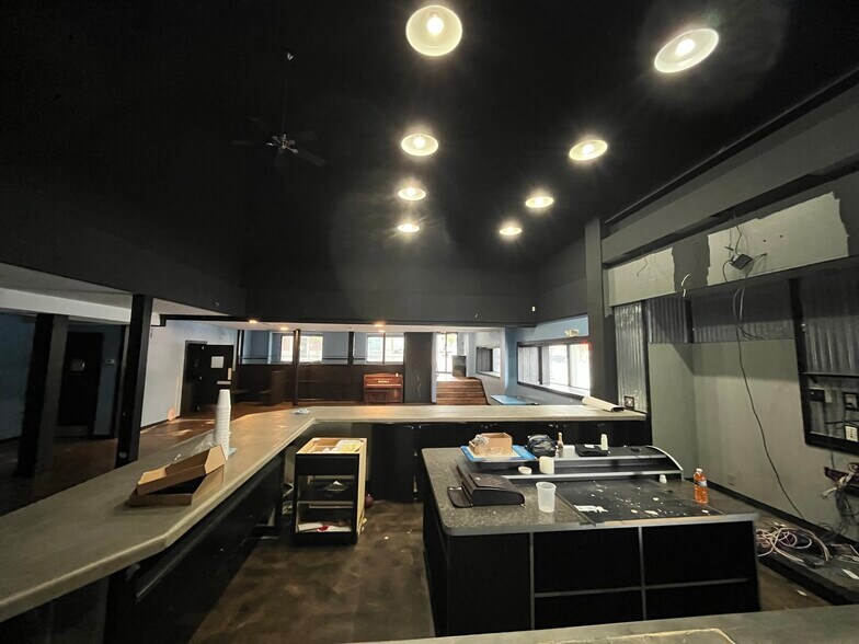 More Photos Of 102 Lincolnway E, Mishawaka Storefront For Sale