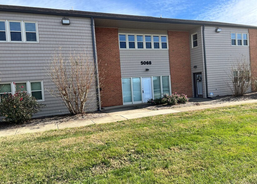 More Photos Of 5068 S Amherst Hwy, Madison Heights Office For Sale