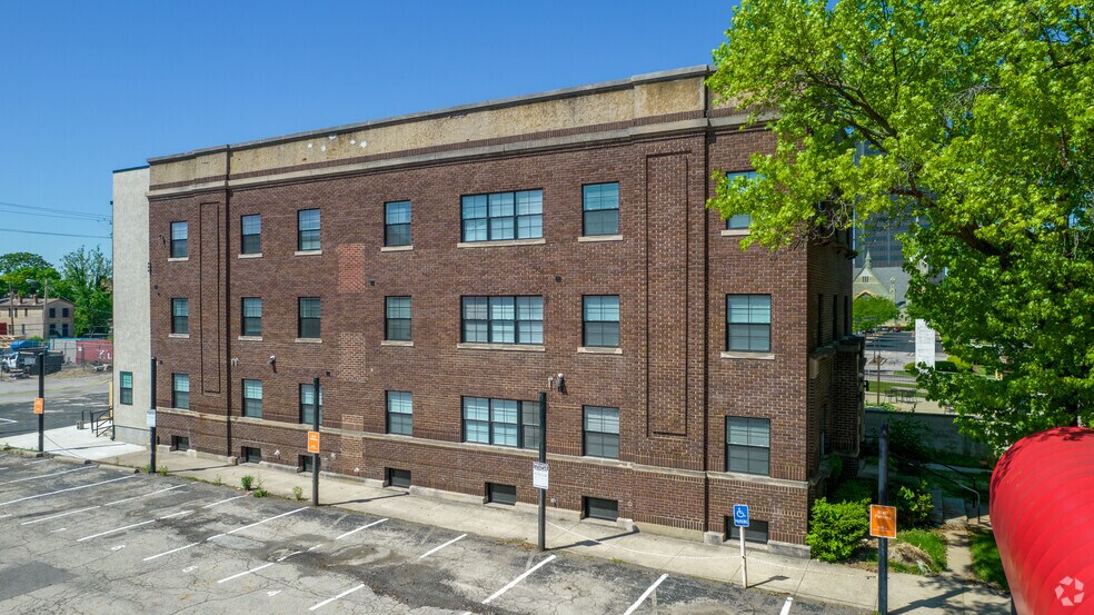 More Photos Of 595 E Broad St, Columbus Apartments For Sale