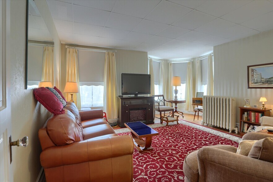 More Photos Of 3 S Market St, Shamokin Flex For Sale