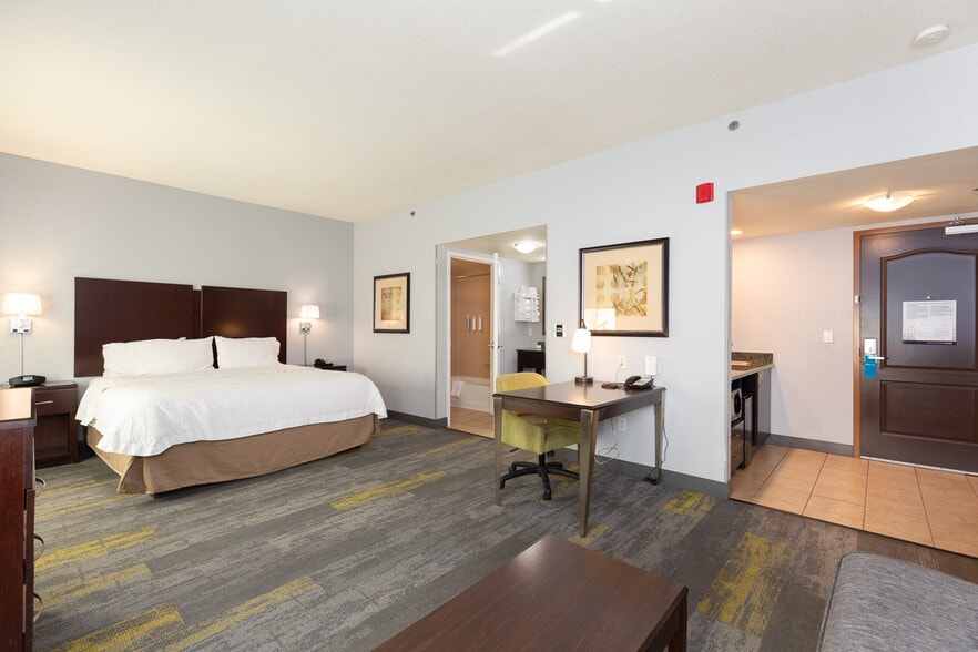 More Photos Of 7941 E Brundage Ln, Bakersfield Hotel For Sale