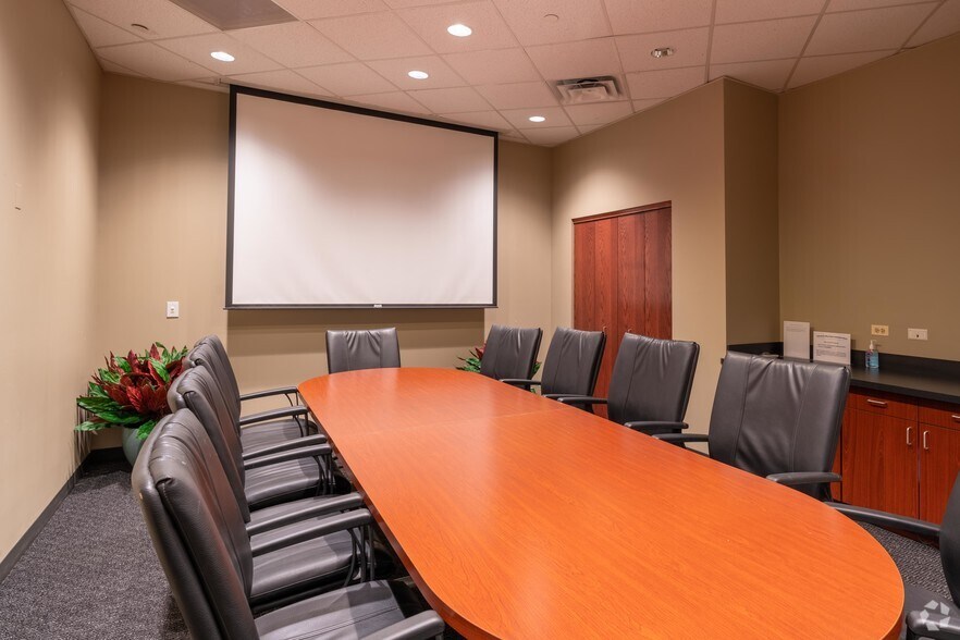 More Photos Of 4709-4711 Golf Rd, Skokie Medical For Lease