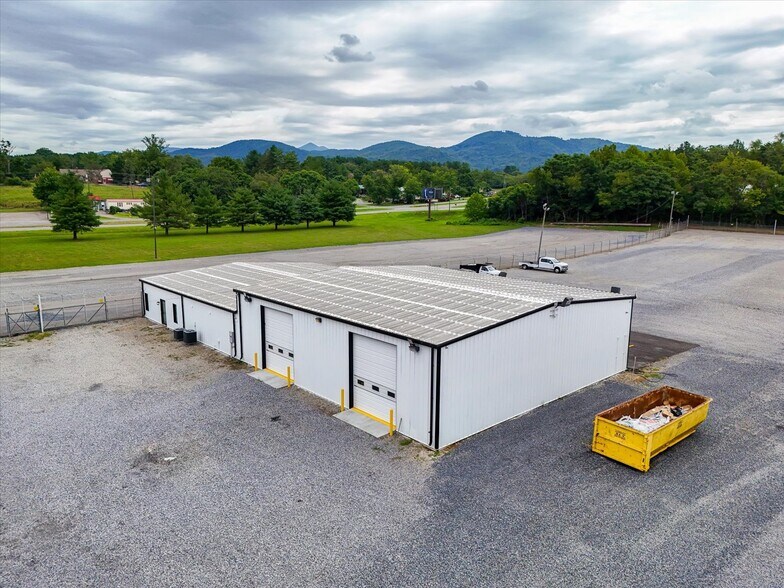 More Photos Of 1062 Mountain View Church Rd, Blue Ridge Flex For Lease