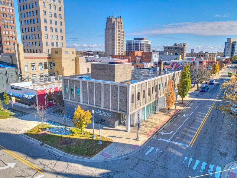 More Photos Of 145 S Jackson St, Jackson Loft Creative Space For Sale