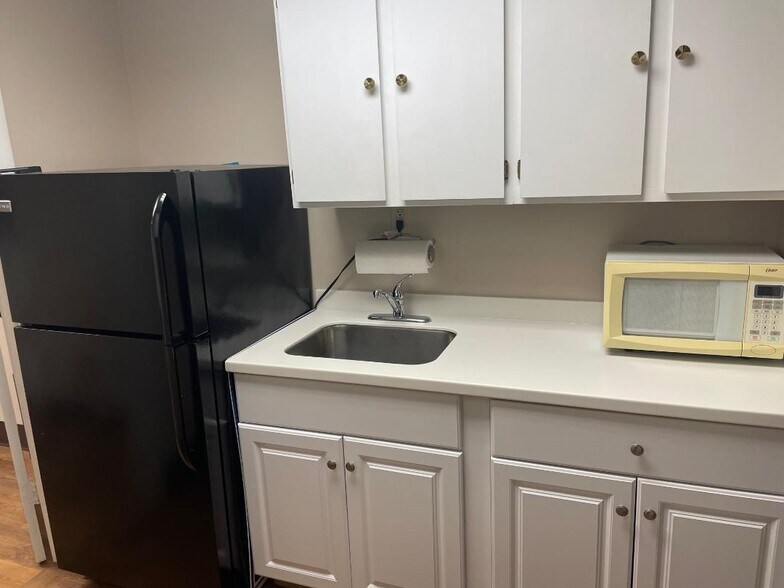 More Photos Of 1616 Forest Dr, Annapolis Medical For Lease