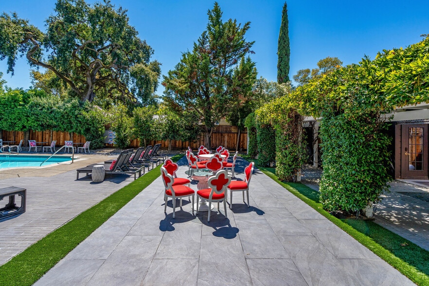 More Photos Of 443 Brown St, Napa Hotel For Sale