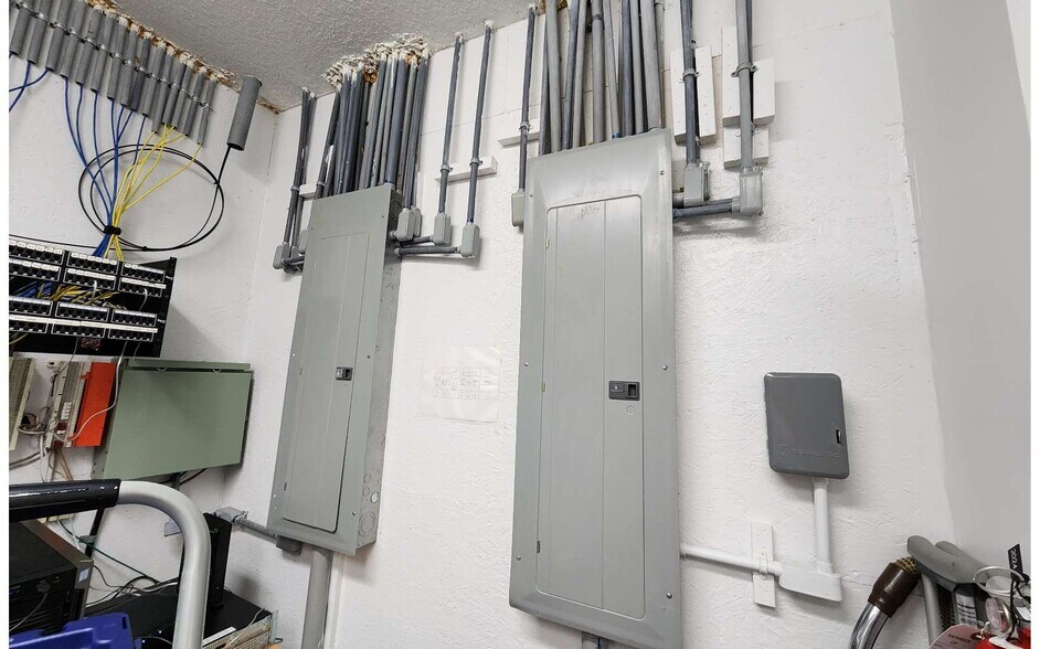 More Photos Of 1720 N Ohio Ave, Live Oak Office For Sale