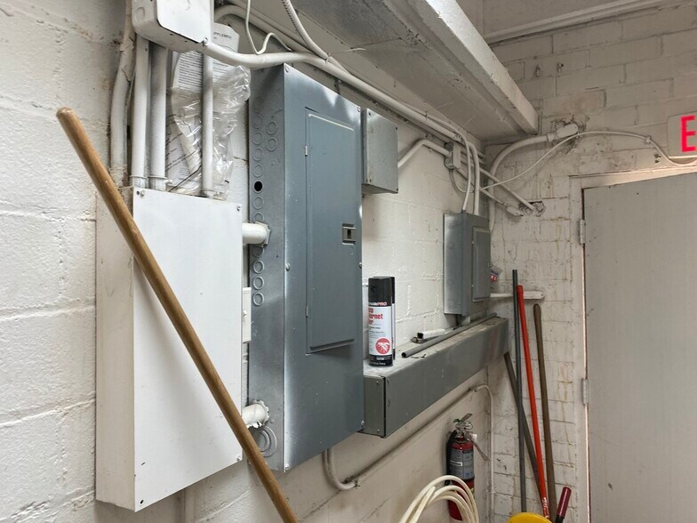 More Photos Of 2702 N Nichols St, Fort Worth Office For Lease