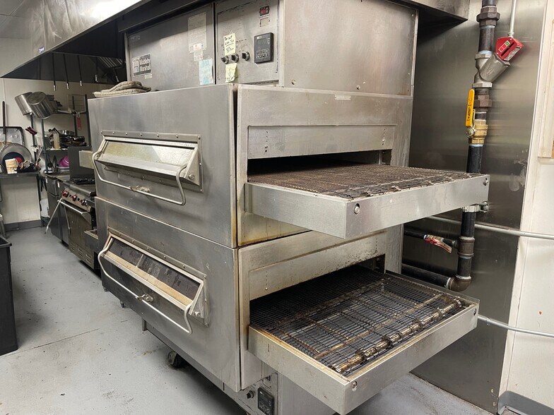 More Photos Of 2521 Waynesburg Dr SE, Canton General Retail For Sale