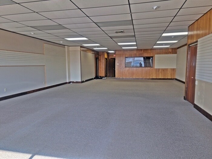 More Photos Of 115 W Upham St, Marshfield Flex For Sale