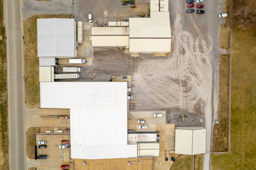 More Photos Of 108 Stallcup Dr, Sikeston General Retail For Sale