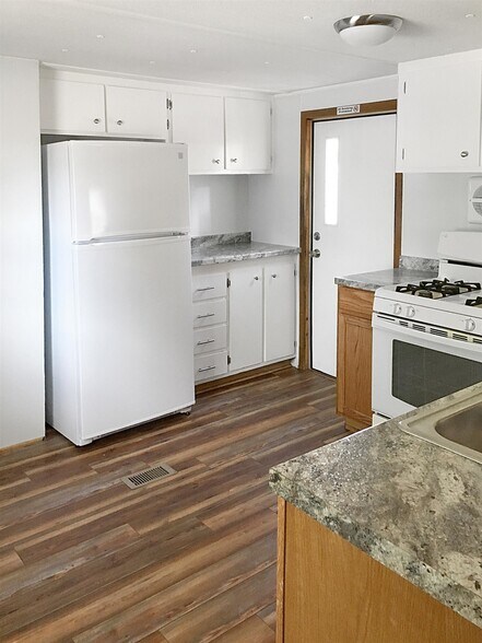 More Photos Of 910 Memorial Dr, Cortez Manufactured Housing Mobile Home Park For Sale