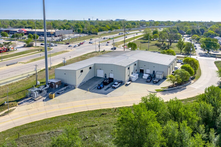 More Photos Of 2451 Van Buren St, Norman Warehouse For Lease