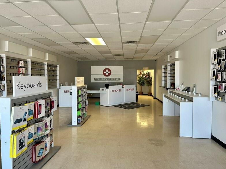 More Photos Of 3236 N Rock Rd, Wichita Freestanding For Lease