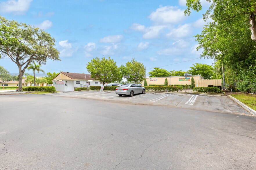 410430 E Sample Rd, Pompano Beach, FL 33064 Restaurant For Sale