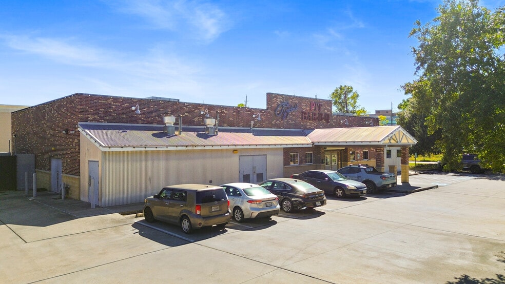 More Photos Of 5320 Hollister St, Houston General Retail For Sale