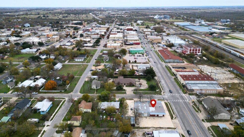 More Photos Of 500 W 2nd St, Taylor Freestanding For Sale