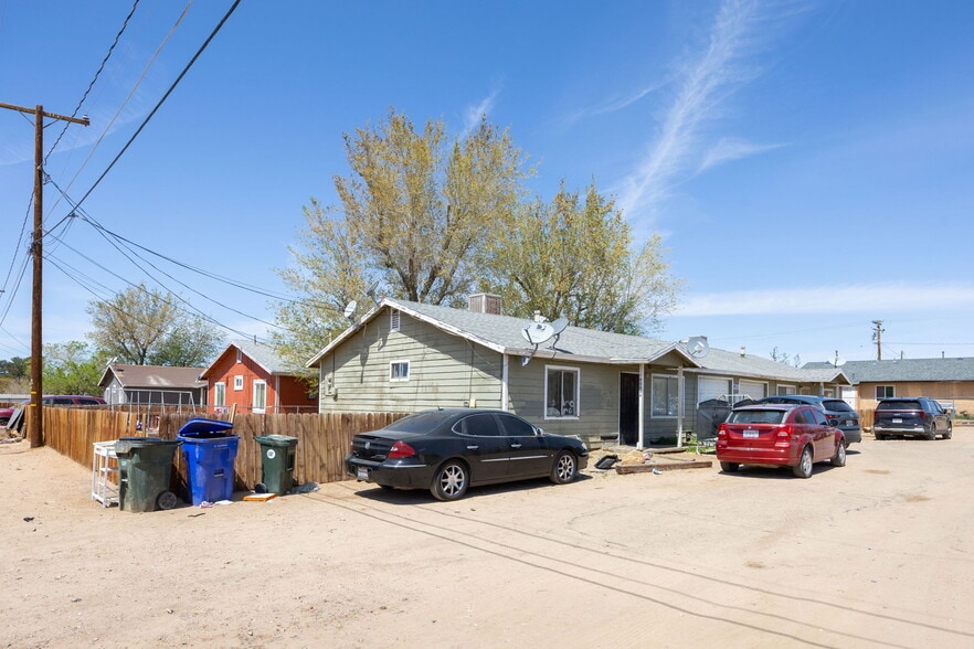 More Photos Of 12023 Chamberlaine Way, Adelanto Apartments For Sale