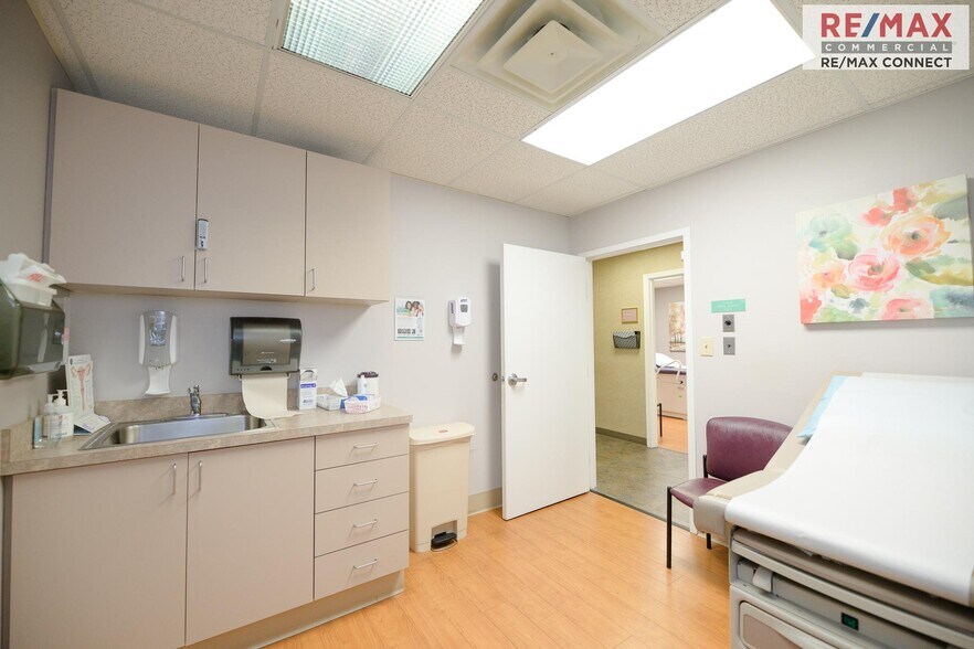 More Photos Of 401 Oyster Point Rd, Newport News Medical For Sale