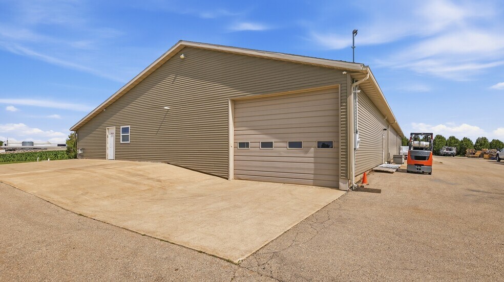 More Photos Of 5382 County Road A, Lancaster Industrial For Lease