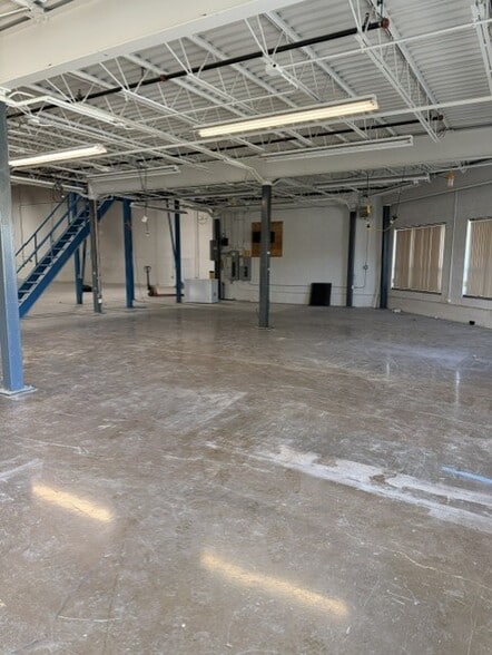 More Photos Of 108 Clematis Ave, Waltham Unknown For Lease