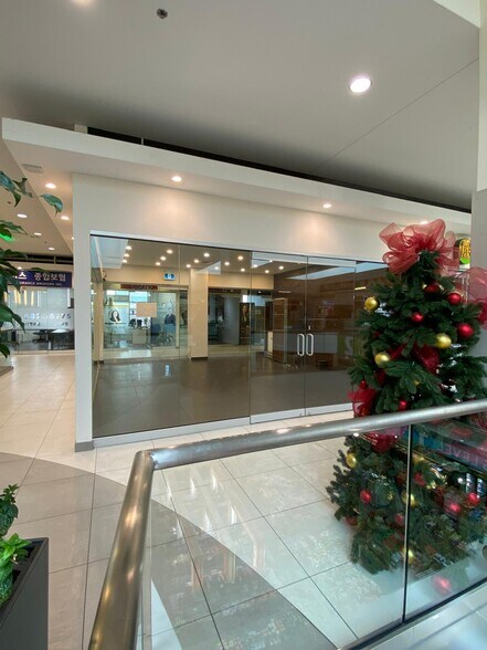 More Photos Of 7163 Yonge St, Markham Apartments For Sale