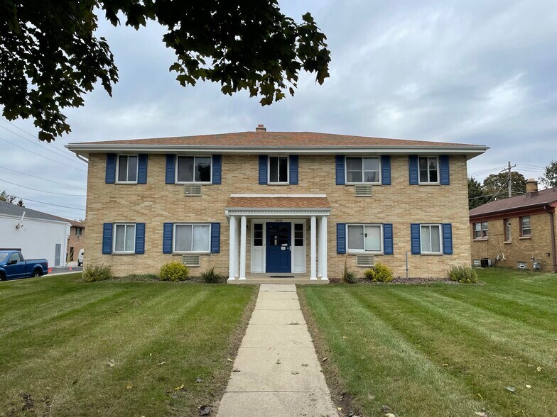 More Photos Of 10710 W Lincoln Ave, West Allis Apartments For Sale