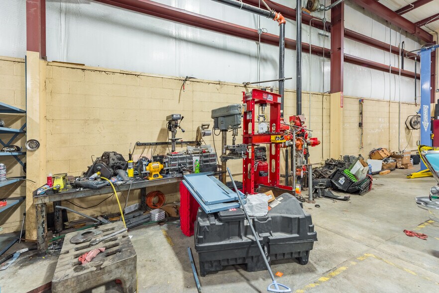 More Photos Of 111 N 12th St, West Columbia General Retail For Sale