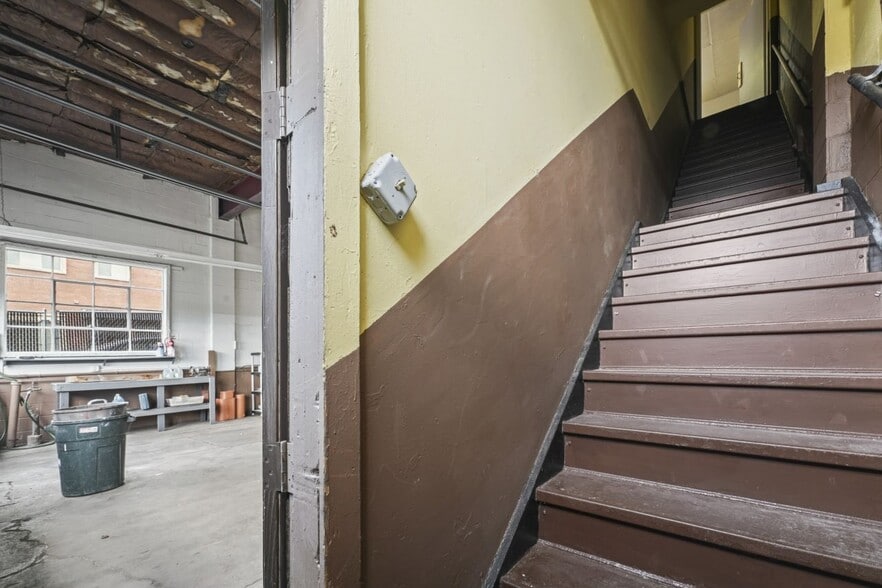 More Photos Of 111 Nott Ter, Schenectady Auto Repair For Sale