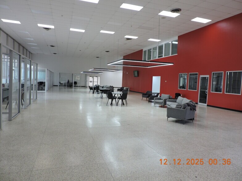 More Photos Of 8301 Beechnut St, Houston Freestanding For Lease