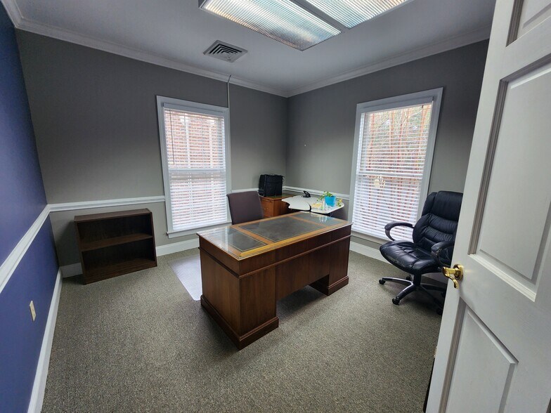 More Photos Of 109C Laurens Rd, Greenville Office Residential For Lease