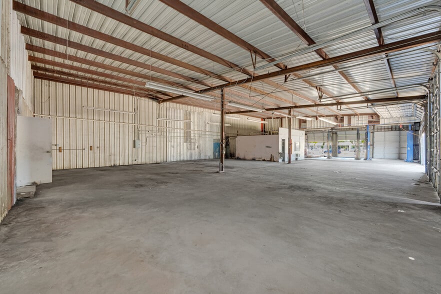 More Photos Of 4255 S Kirkwood Rd, Houston Storefront For Sale
