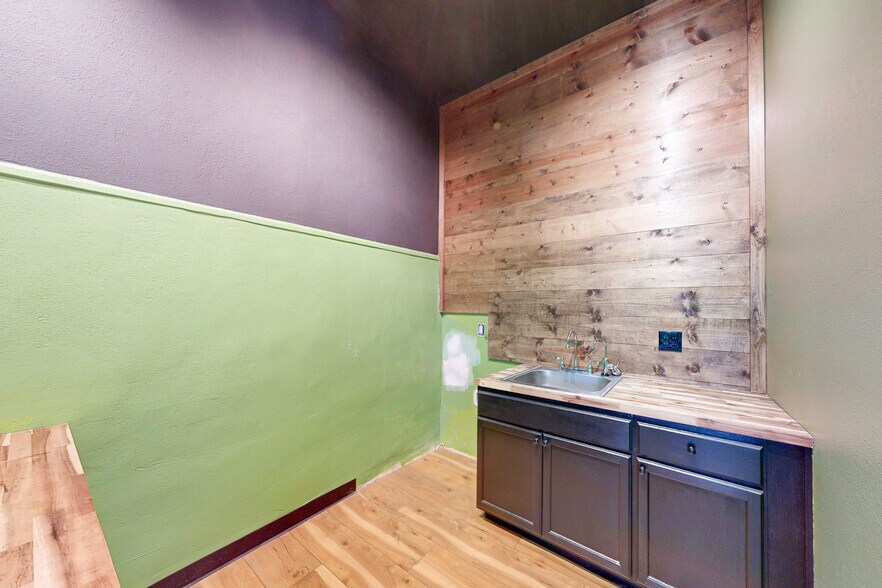 More Photos Of 375-377 MacArthur Blvd, San Leandro Freestanding For Lease