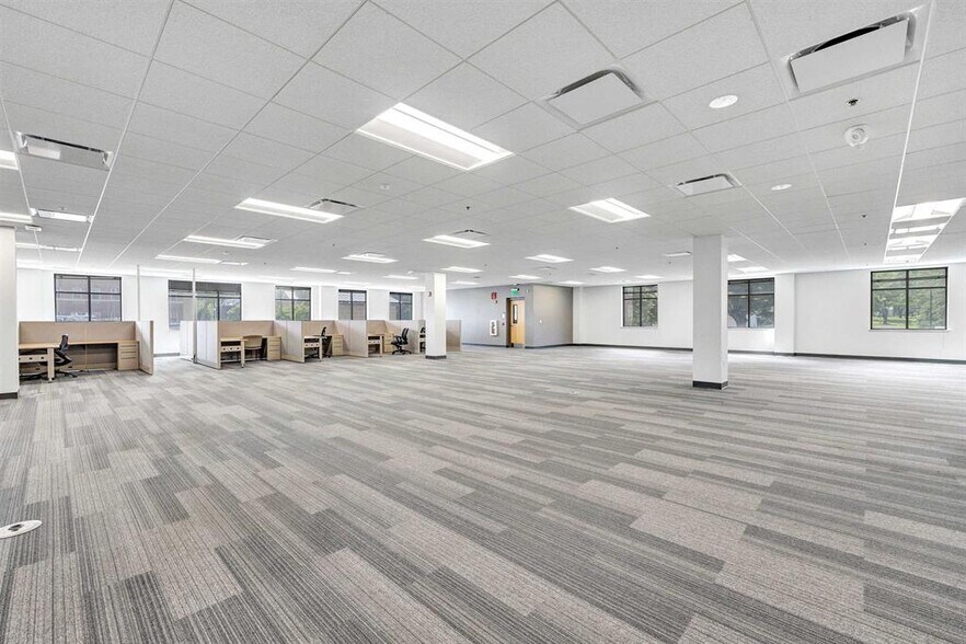 More Photos Of 325 Reid St, De Pere Office For Sale