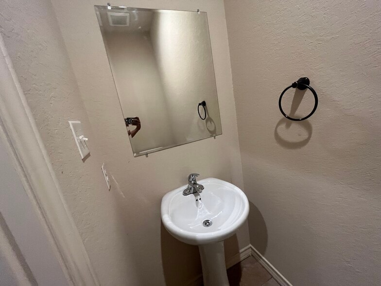 More Photos Of 7014 Donovan Way, San Antonio Apartments For Sale