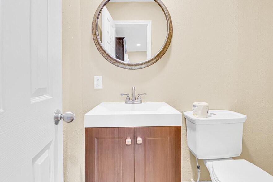 More Photos Of 3911 Brazos Ave, Odessa Warehouse For Sale