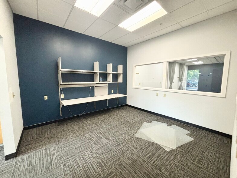 More Photos Of 1251 E McAndrews, Medford Restaurant For Lease