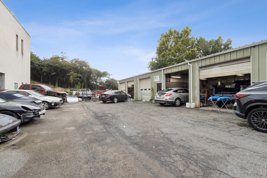 More Photos Of 1875 Airport Industrial Park Dr, Marietta Industrial For Sale