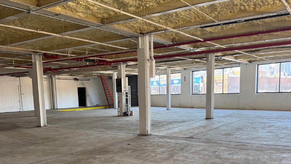 More Photos Of 236 Greenpoint Ave, Brooklyn Warehouse For Lease