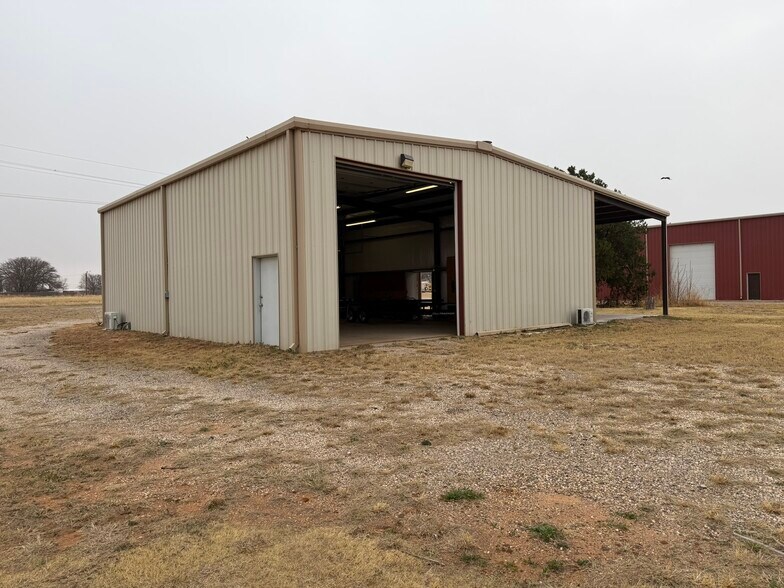 More Photos Of 2011 FM 1729, Lubbock Warehouse For Lease