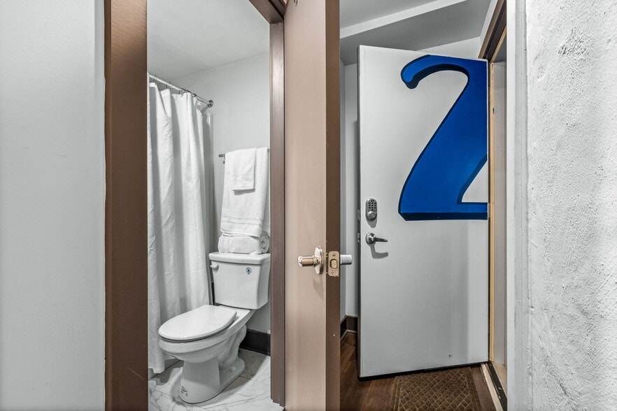 More Photos Of 207 Bank St, New Albany Apartments For Sale