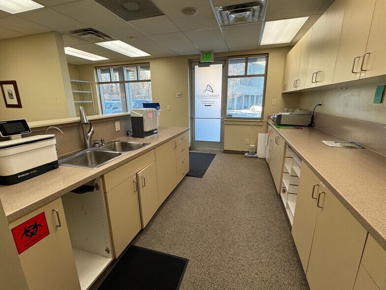 More Photos Of 7390 Creek Rd, Sandy Office For Sale