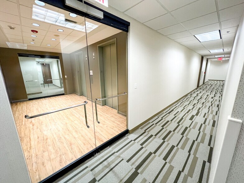 More Photos Of 500 W Illinois Ave, Midland Office For Lease