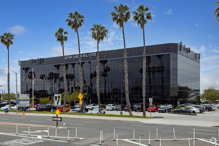 More Photos Of 19671 Beach Blvd, Huntington Beach Medical For Lease