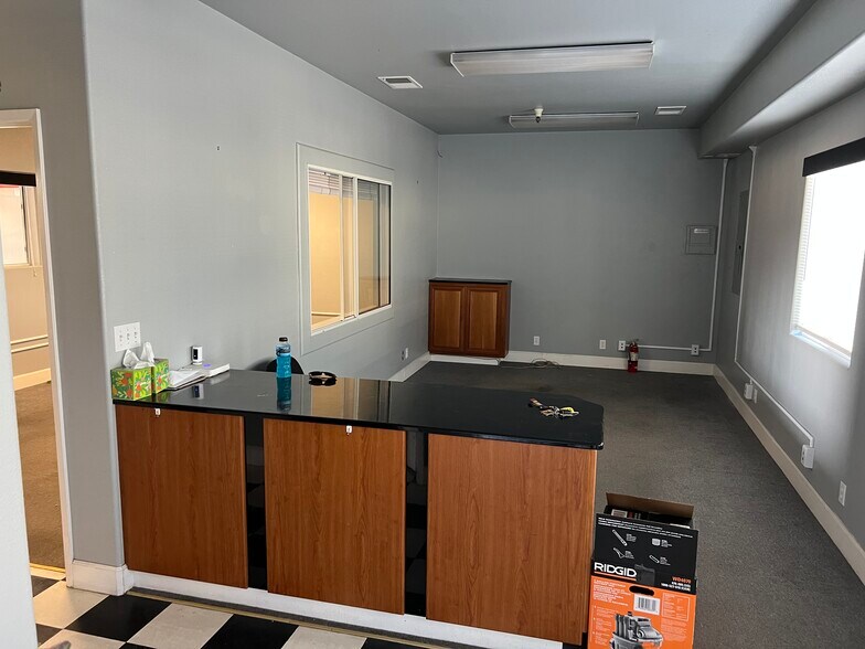 More Photos Of 490 Mayock Rd, Gilroy Warehouse For Lease