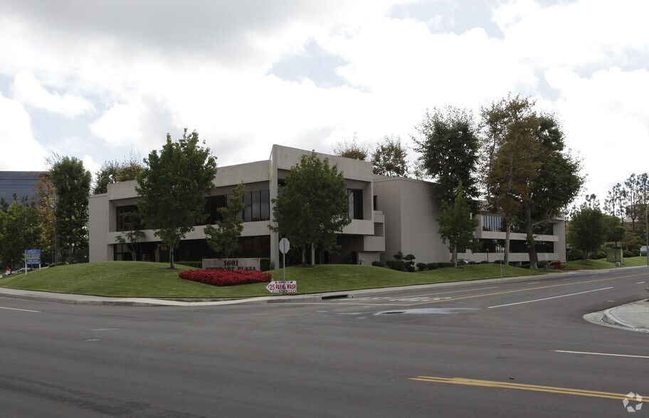 Primary Photo Of 1601 Dove St, Newport Beach Medical For Lease